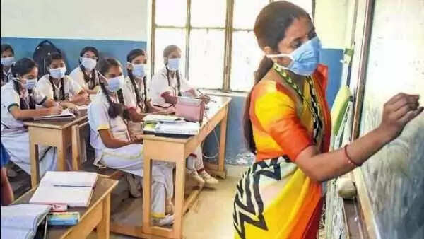 ஆசிரியர்களுக்கு குட் நியூஸ்.. 3000 பேருக்கு பணி நீட்டிப்பு.. பள்ளிக் கல்வித்துறை அறிவிப்பு..!