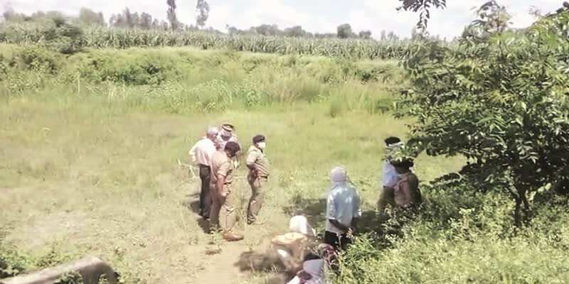 திருவிழாவுக்கு தாயுடன் சென்ற இளம்பெண்ணை கடத்தி நாசம் செய்த கும்பல் !!