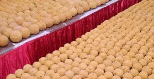 லட்டு தயாரிக்க நெய் அனுப்பியதில் முறைகேடு.. ராஜேந்திர பாலாஜிக்கு மேலும் சிக்கல்.. மதுரை அலுவலகத்தில் சோதனை !!