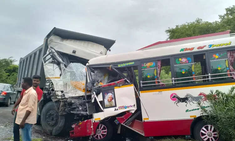 மேல்மருவத்தூர் அருகே அதிமுக பொதுக்குழுவிற்கு சென்ற வேன் மீது லாரி மோதி விபத்து..!!