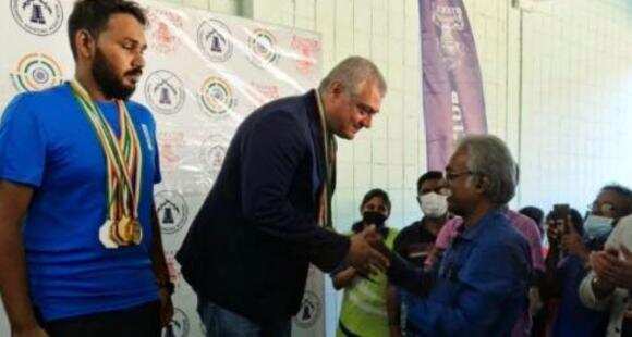 நடிகர் அஜீத் தங்க பதக்கம் வென்றார்! குவியும் பாராட்டுக்கள்!