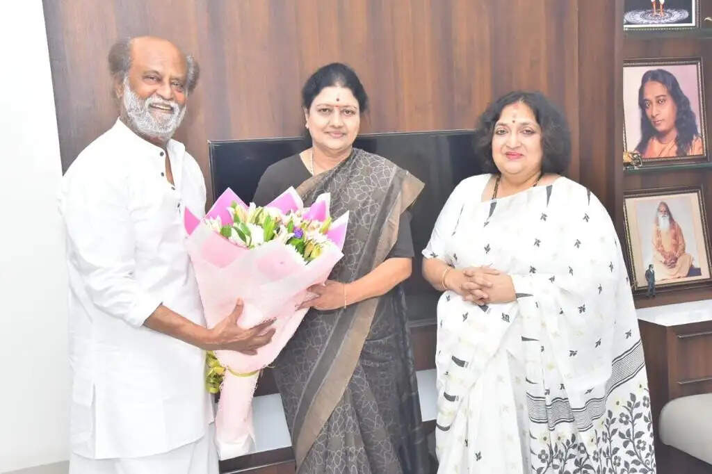 நடிகர் ரஜினியை சந்தித்து பேசிய சசிகலா.. இதுதான் காரணம்?