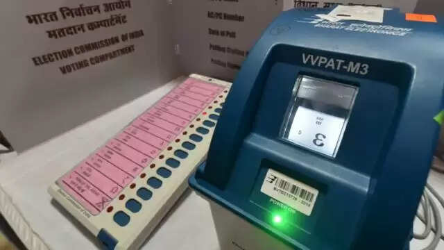வாக்குப்பதிவு இயந்திரத்தில் குளறுபடி.. அதிமுக, திமுக வேட்பாளர்கள் புகார்..!