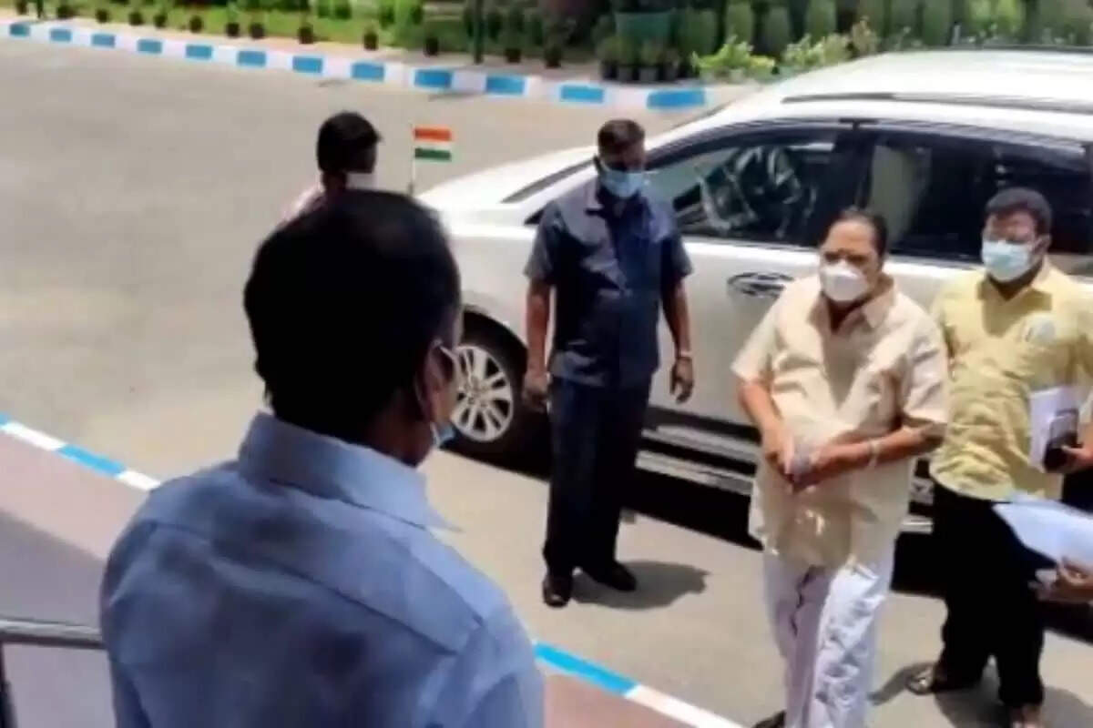 டில்லியில் துரைமுருகன் - எல்.முருகன் சந்திப்பு: தமிழ்நாடு தாண்டுனா எல்லோரும் நண்பர்தான்..!