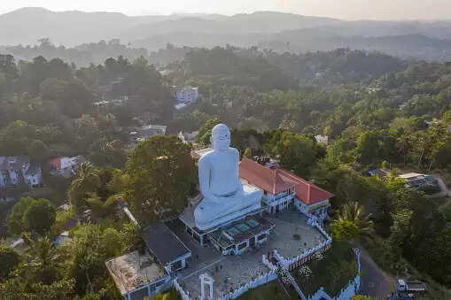 விண்ணை முட்டும் விலைவாசி உயர்வு.. பெட்ரோல்- டீசலுக்கு இந்தியாவிடம் ரூ.3,600 கோடி கடன் கேட்கும் இலங்கை !!