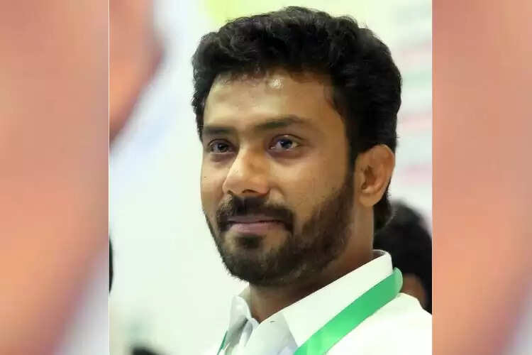 #BREAKING ஓபிஎஸ் மகன் உட்பட 18 பேர் கூண்டோடு நீக்கம்!! #BREAKING ஓபிஎஸ் மகன் உட்பட 18 பேர் கூண்டோடு நீக்கம்!!