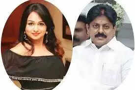 முன்னாள் அமைச்சர் மீது பாலியல் புகார்.. வாபஸ் பெற்றார் நடிகை சாந்தினி..! முன்னாள் அமைச்சர் மீது பாலியல் புகார்.. வாபஸ் பெற்றார் நடிகை சாந்தினி..!