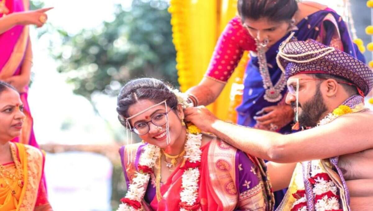 மணமகனுக்கு தாலி கட்டிய மணமகள்! உறவினர்கள் அதிர்ச்சி!