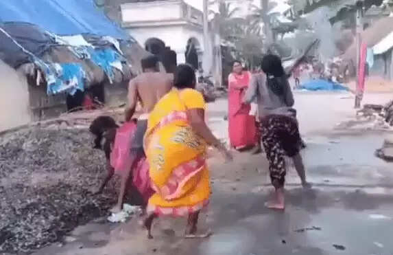 அதிர்ச்சி! இளம்பெண் மீது உறவினர்கள் கொடூர தாக்குதல்!! VIDEO