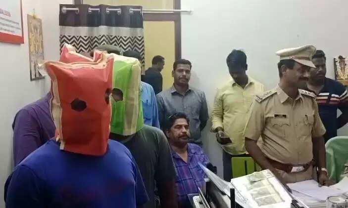 ஜெராக்ஸ், ஸ்கேனிங் மிஷின் வைத்து ரூபாய்நோட்டு அச்சடிப்பு.. சென்னை, புதுச்சேரியில் கலக்கிய கும்பல் ! ஜெராக்ஸ், ஸ்கேனிங் மிஷின் வைத்து ரூபாய்நோட்டு அச்சடிப்பு.. சென்னை, புதுச்சேரியில் கலக்கிய கும்பல் !