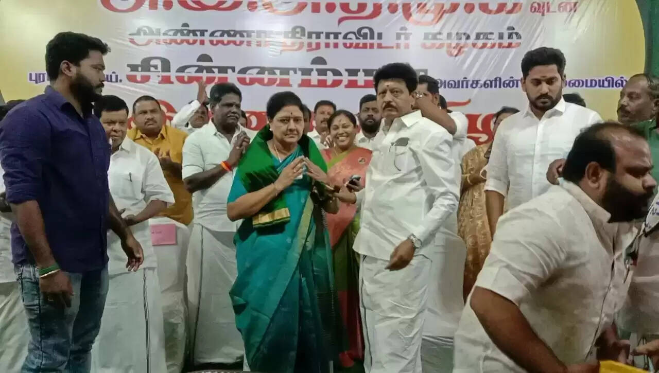 அதிமுகவில் உட்கட்சி பூசல்.. சசிகலாவுடன் இணைந்தது அண்ணா திராவிடர் கழகம்..!