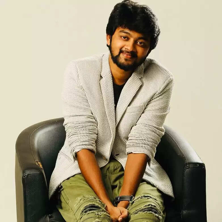 ரூ.50 லட்சம் மனைவிக்கு கிஃப்ட் கொடுக்கும் பிக்பாஸ் வின்னர் ராஜூ!! ரூ.50 லட்சம் மனைவிக்கு கிஃப்ட் கொடுக்கும் பிக்பாஸ் வின்னர் ராஜூ!!
