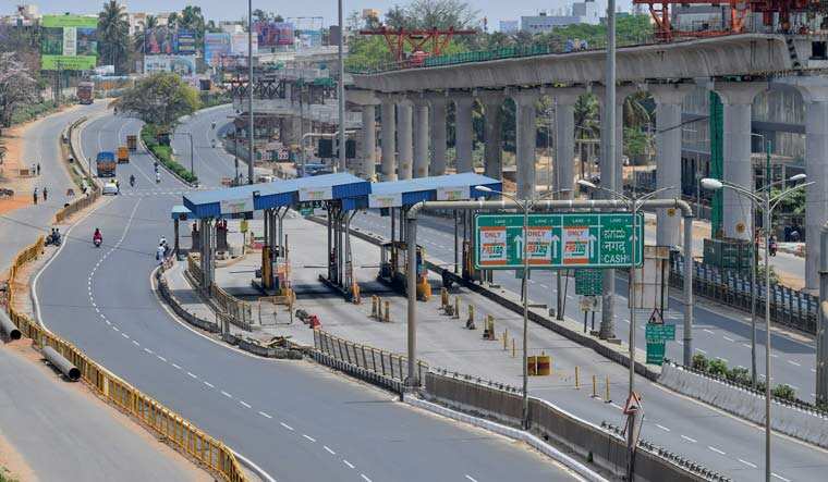 மிரட்டும் கொரோனா.. தெலுங்கானாவில் இன்று முதல் 10 நாட்கள் முழு ஊரடங்கு அமல் !!