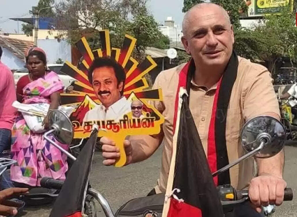 கோவையில் ருசிகரம்.. வெளிநாட்டு பிரஜை திமுகவுக்கு பிரச்சாரம்..!