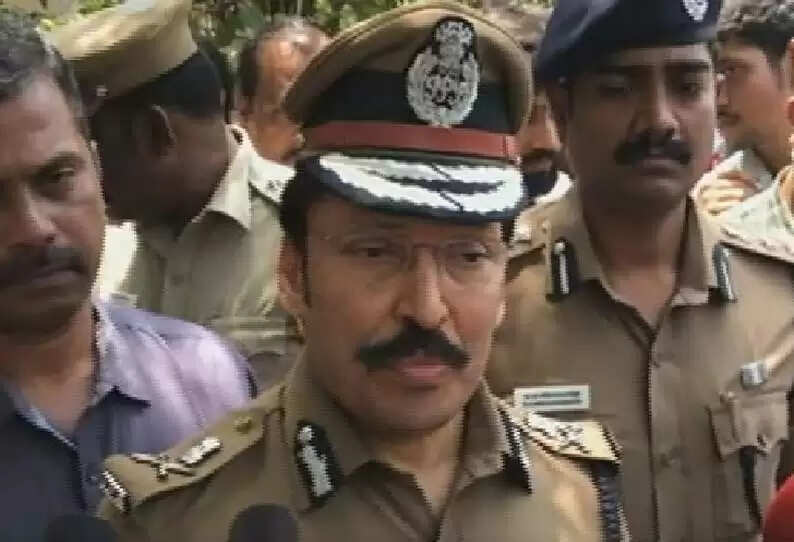 சென்னையில் அதிர்ச்சி.. மரம் அறுக்கும் ரம்பம் வாங்கி மனைவி, பிள்ளைகளின் கழுத்தை அறுத்த ஐடி ஊழியர்..!