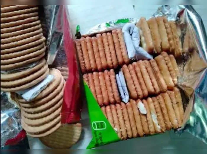 கைதிகளுக்கு கஞ்சா சப்ளை.. எதுல தெரியுமா ? பிஸ்கெட் பாக்கெட்டிற்குள்..!!