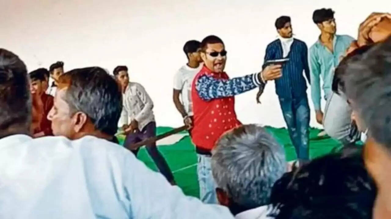 சாமியார் ராம்பாலின் சீடர்கள் ஏற்பாடு செய்த திருமண விழா; ‘ஜெய் ஸ்ரீராம்’ கோஷமிட்டபடி துப்பாக்கி சூடு: ஒருவர் பலி