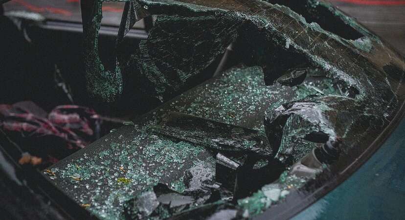 பிறந்தநாள் கொண்டாடி முடித்ததும் நடந்த சோகம்.. காரில் உயிரிழந்த 5 பேர் !!