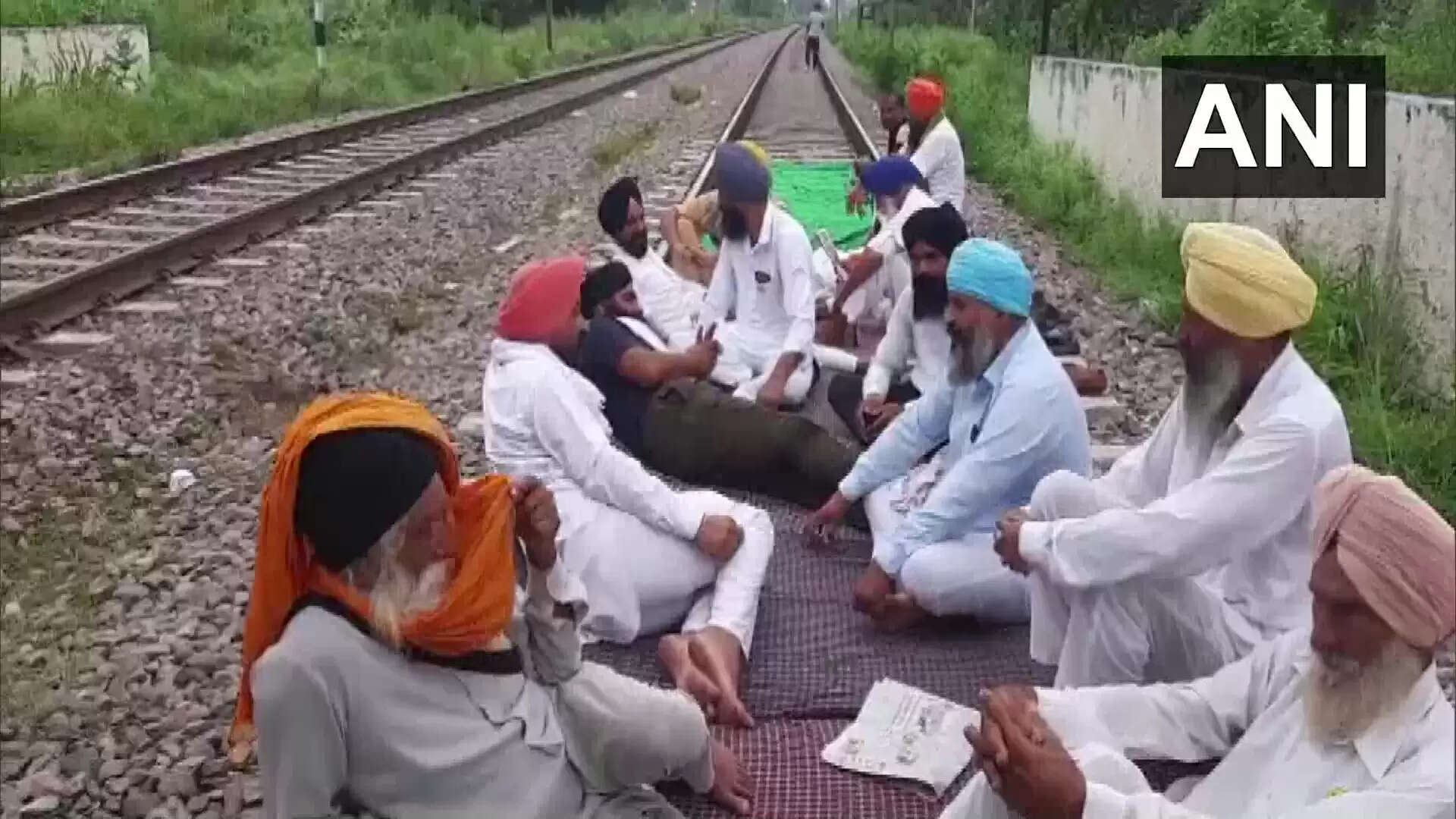 பஞ்சாபில் விவசாயிகளின் ரயில் மறியல் போராட்டம்... 50 ரயில்கள் ரத்து
