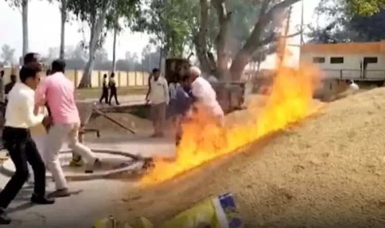 விற்க முடியாத விரக்தியில் சொந்த நெற்பயிருக்கு தீ வைத்த விவசாயி..!!