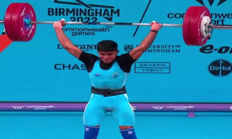 காமன்வெல்த் போட்டி.. இந்தியாவுக்கு முதல் பதக்கம் வென்று அசத்திய வீரர் !!