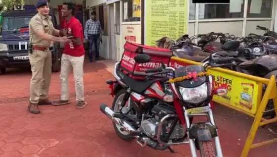 இளைஞரின் கனவு.. காவலர்களின் கனிவு.. உணவு டெலிவரி இளைஞருக்கு நடந்த நெகிழ்ச்சி !