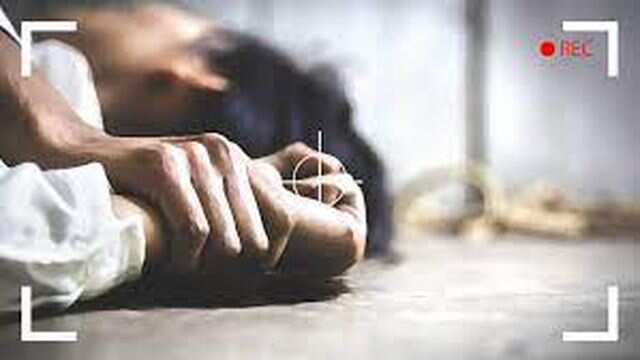 கொடூரத்தின் உச்சம்..!! தந்தை பலாத்காரம் செய்ததை ரகசிய வீடியோ எடுத்து நீதி கேட்கும் சிறுமி!