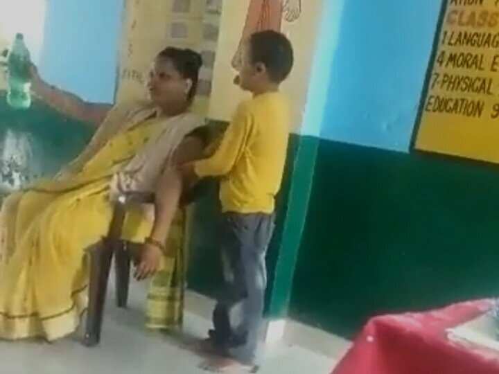 மாணவனை மசாஜ் செய்ய வைத்த ஊர்மிளா டீச்சர் சஸ்பெண்ட்..!