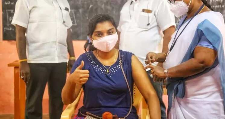 இந்தியாவில் கொரோனா தடுப்பூசி செலுத்தியவர்கள் எத்தனை பேர்? - சுகாதாரத்துறை அமைச்சகம் கோரிக்கை !