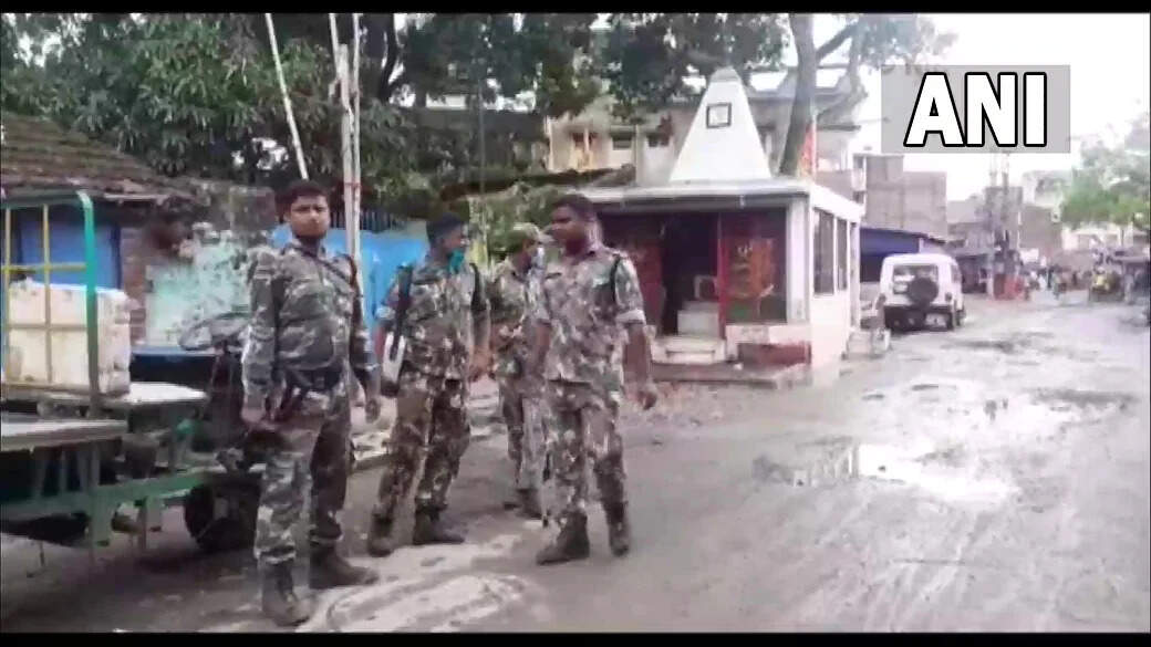 பாஜக எம்.பி. வீடுக்கு வெளியே வெடிகுண்டு வீச்சு..