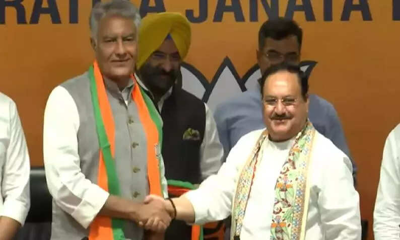 முன்னாள் காங்கிரஸ் தலைவர் சுனில் ஜாக்கர் பாஜகவில் இணைந்தார்!!