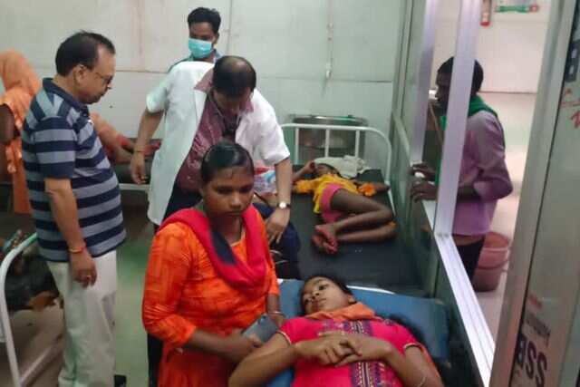 பக்தர்களுக்கு நேர்ந்த சோகம்! கோயிலை தாக்கிய மின்னல்..!!