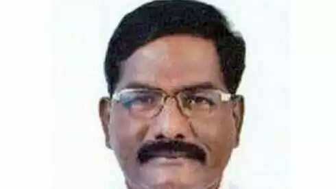 ஓய்வுபெறும் நாளன்றே சஸ்பெண்ட் செய்யப்பட்ட உயரதிகாரி.. நடந்தது என்ன?