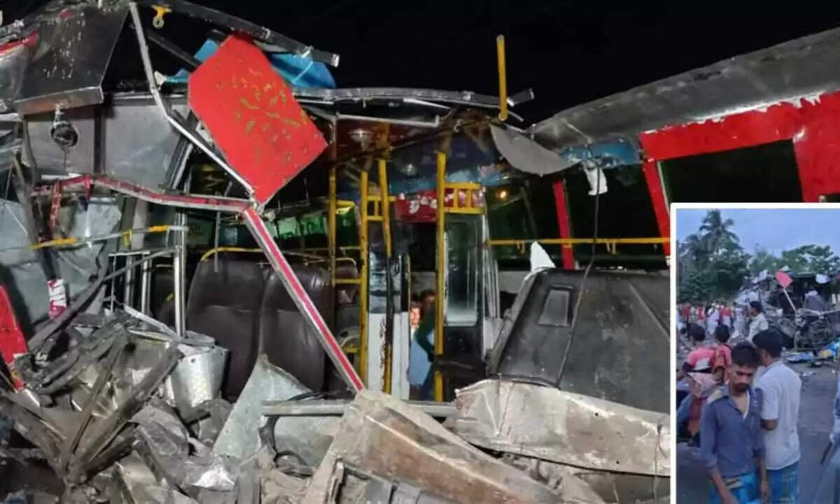 ஹவுரா மாவட்டத்தில் நடந்த கோர விபத்து 3 பேர் பலி, 21 பேர் படுகாயம்..!!