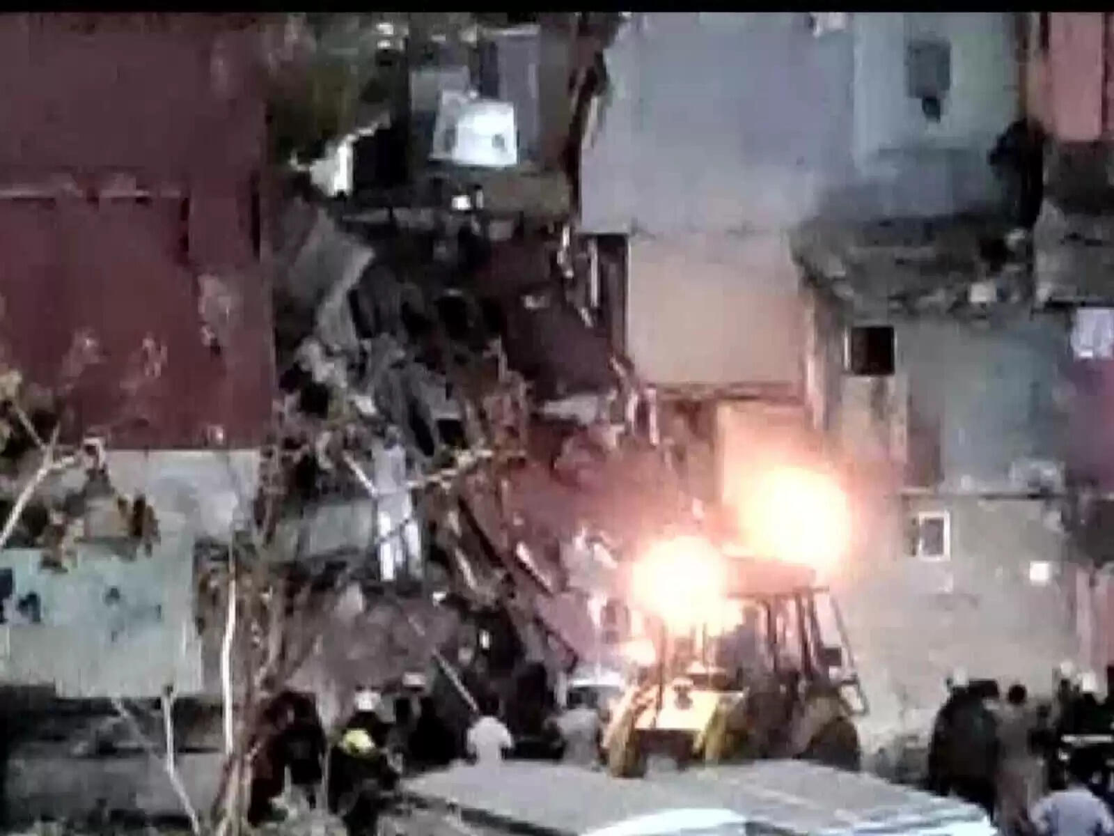 பாந்த்ராவில் குடியிருப்பு கட்டடம் இடிந்து விழுந்து விபத்து; ஒருவர் பலி..!!