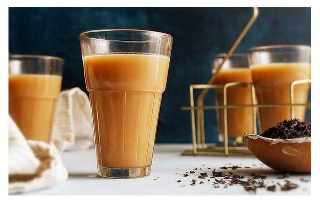 டீக்கடை லாபத்தை வைத்து 25 வெளிநாடுகளுக்கு சுற்றுப் பயணம் செய்த தம்பதி..!!