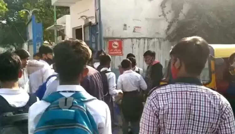 10-ம் வகுப்பு மாணவர்களை ஓட ஓட விரட்டி கத்தியால் குத்திய மற்றொரு பள்ளி மாணவர்கள்!!