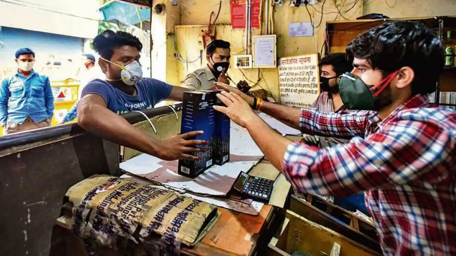 இரண்டு டோஸ் தடுப்பூசி செலுத்திக்கொண்டவர்களுக்கு மட்டுமே மது விற்பனை.!