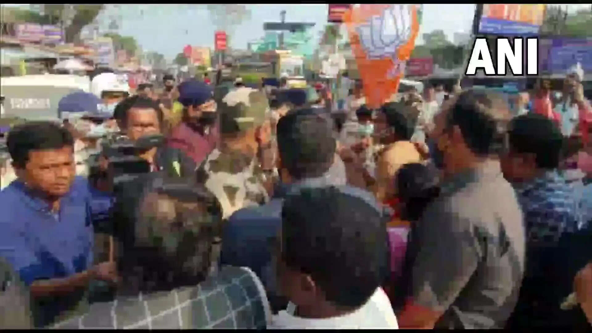 பாஜக முழு அடைப்பு போராட்டத்தில் ஈடுபட்டதால் போக்குவரத்து பாதிப்பு..!!