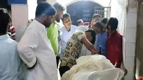 வெற்றிலை போட்டது குத்தமா? பீகாரில் உபி வியாபாரி சுட்டுக்கொலை..!!