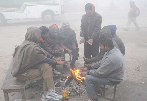 நடுங்கும் வடமாநில மக்கள்.. தண்ணீர் உறைந்துபோகும் அளவுக்கு குளிர்.. ஆரஞ்ச அலர்ட் !