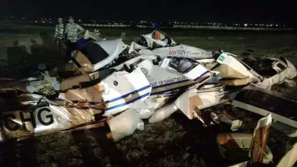 ஹெலிகாப்டரை தரையிறங்கும் போது விபத்து..!! 2 விமானிகள் உடல் கருகிப் பலி!