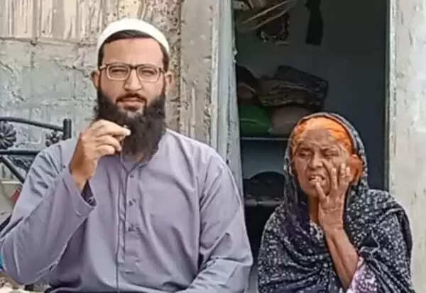 காணாமல் போன தாயை 20 ஆண்டுகளுக்கு பிறகு கண்டுபிடித்த நெகிழ்ச்சி சம்பவம்..!!