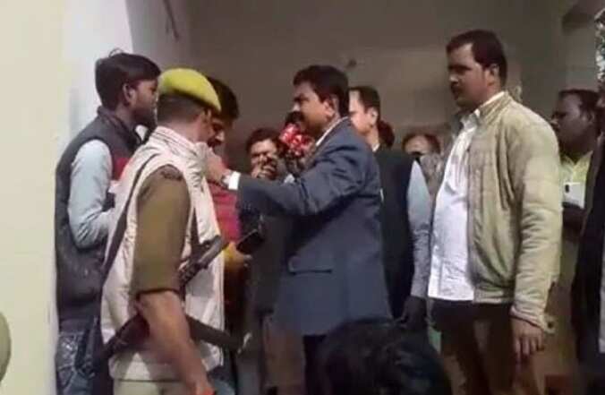 விவசாயிகள் மீது காரை ஏற்றிய வழக்கு.. கேள்வி கேட்ட பத்திரிகையாளரை அவதூறாக திட்டிய மத்திய அமைச்சர்– வீடியோ