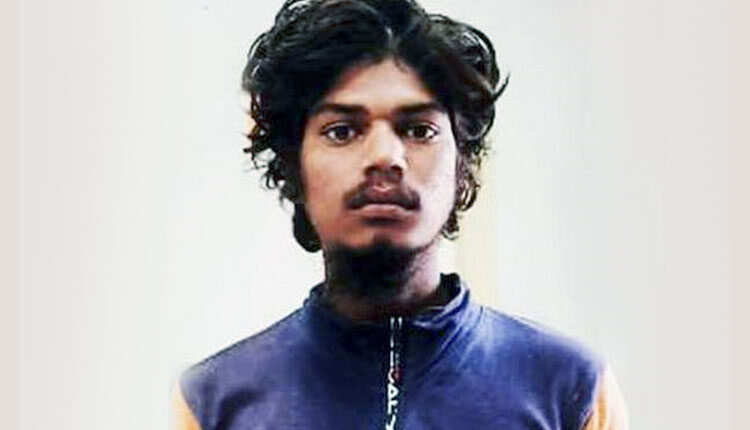 நாட்டையே உலுக்கிய சம்பவத்தில் பரபரப்பு - முக்கிய குற்றவாளி ரயில் முன் பாய்ந்து தற்கொலை..!