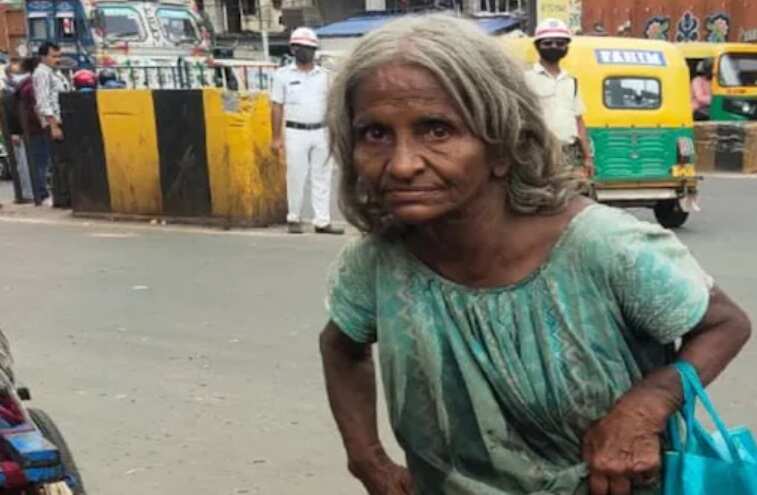 பிளாட்பாரத்தில் வசிக்கும் முன்னாள் முதலமைச்சரின் உறவினர் !