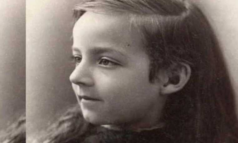 11 வயதில் தூங்கிய பெண் 21 வயதில் கண் விழித்தார் !