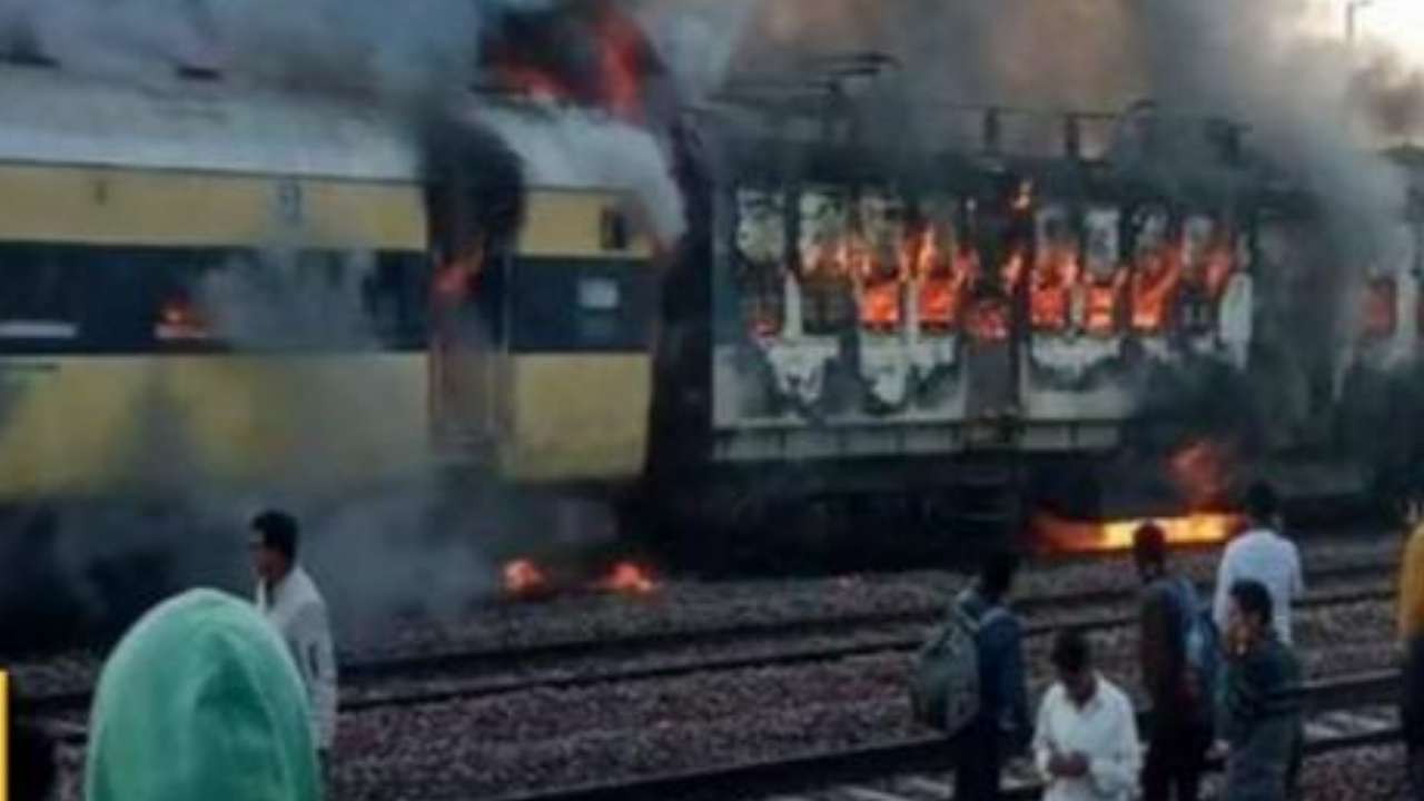 டெல்லி பயணிகள் ரயிலில் திடீர் தீ விபத்து!!