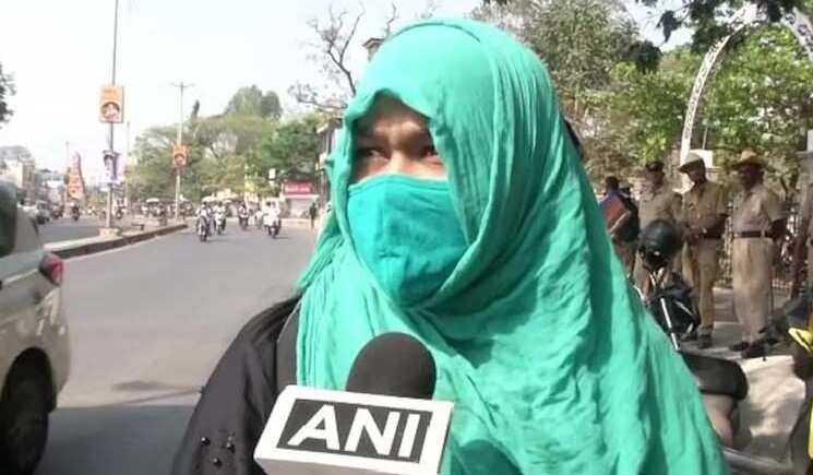 ஹிஜாபை அகற்ற மறுப்பு.. தேர்வு எழுதாமல் திரும்பிச்சென்ற மாணவி !!