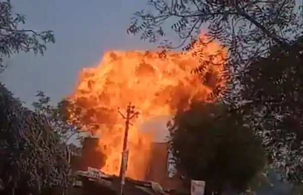 சிலிண்டர் வெடித்து பெரும் விபத்து.. பலரும் காயம்.. சிலர் கவலைக்கிடம் !!